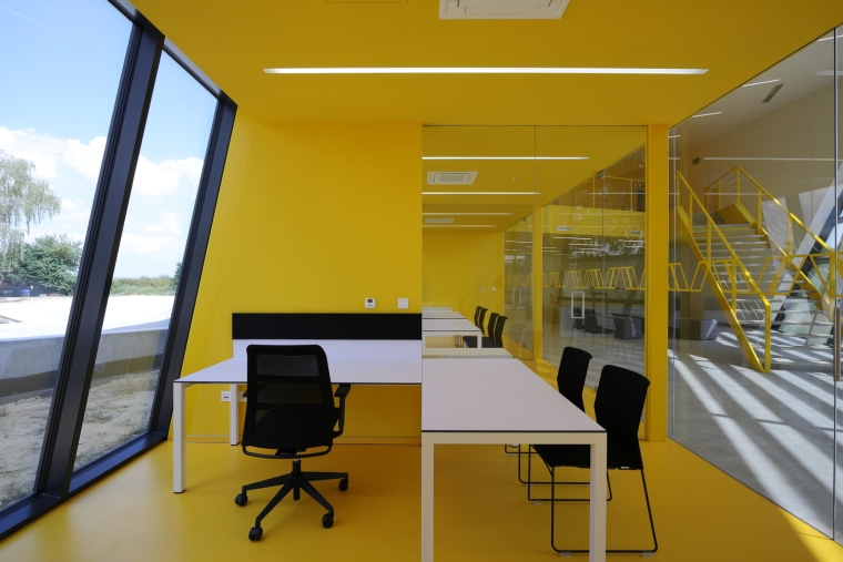 極簡風格辦公室裝修效果圖